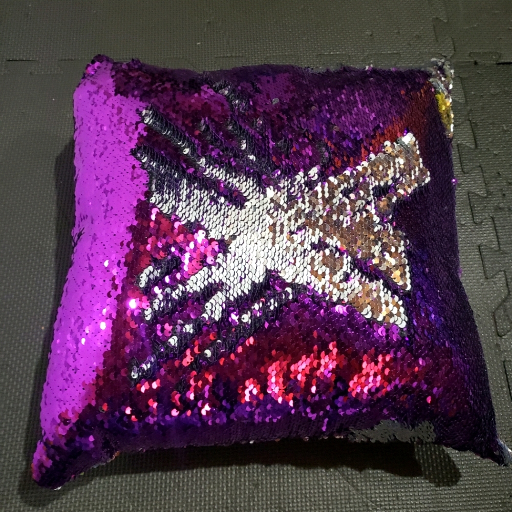 NWOT THROW PILLOW (Color Changing)
